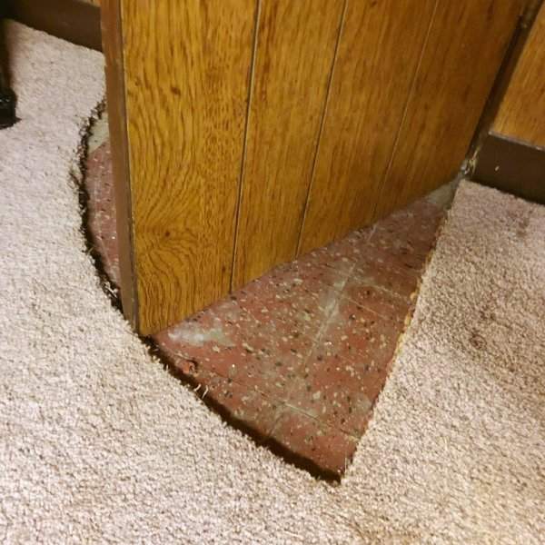 Зачем подрезать дверь, если можно подрезать ковёр?