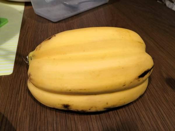 Бананы в единой кожуре