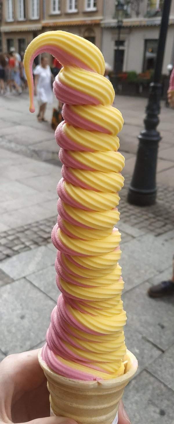 Гигантское мороженое, которое было куплено в Польше