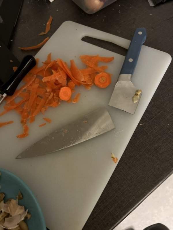 Морковка не поддалась этому ножу