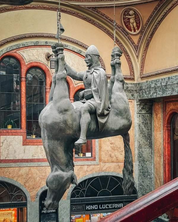Святой Вацлав на перевернутом коне⁠⁠ в Праге