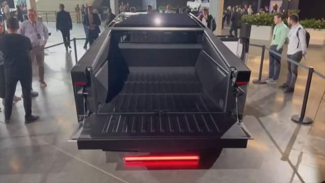 Журналистам показали новый прототип электрокара Tesla Cybertruck