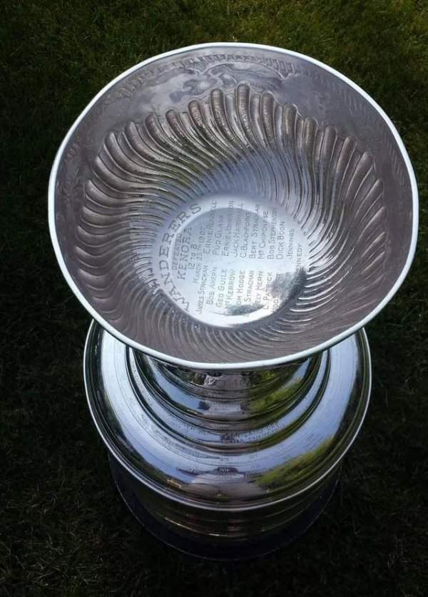 Внутри чаши Кубка Стэнли выгравированы имена членов клуба Montreal Wanderers 1907 года