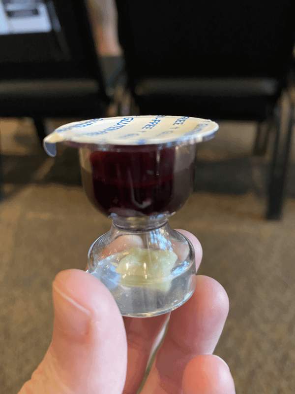 Одноразовая чаша для причастия в церкви