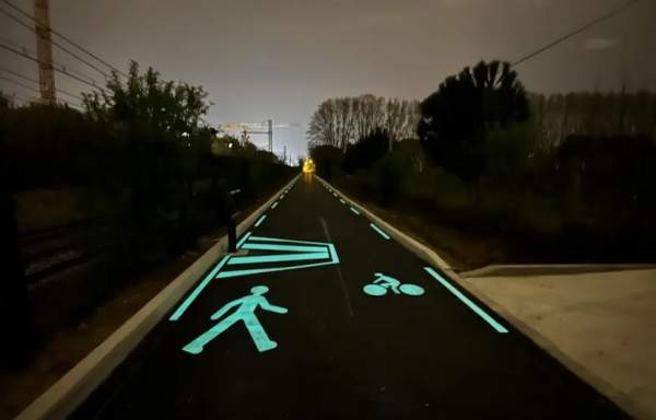 Прототип велодорожки с фотолюминесцентной разметкой, Монпелье, Франция
