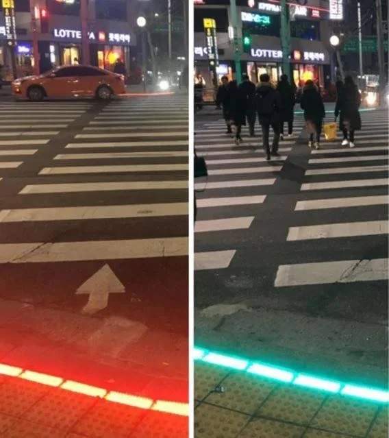 Специальные светофоры на асфальте, чтобы корейцы, которые всегда сидят в телефоне, знали, когда можно и нельзя переходить дорогу