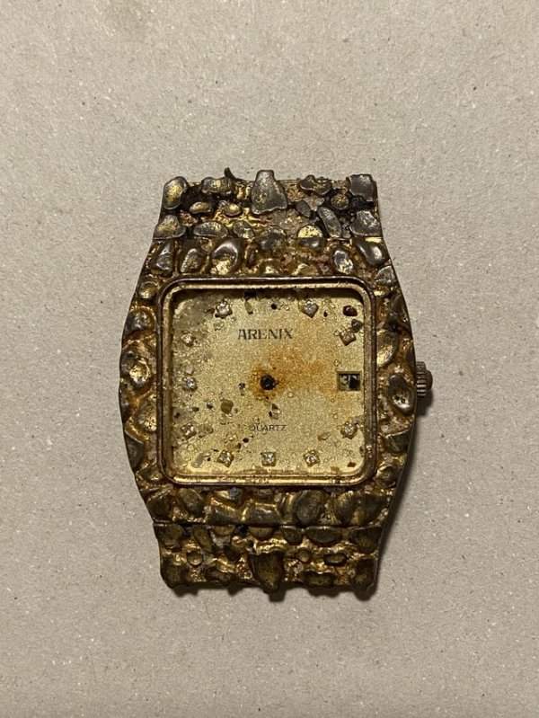 Старинный циферблат часов был найден на ночном пляже