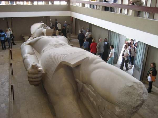 Колосс Рамзеса Великого был обнаружен в 1820 году недалеко от великого храма Хут-Ка-Птах