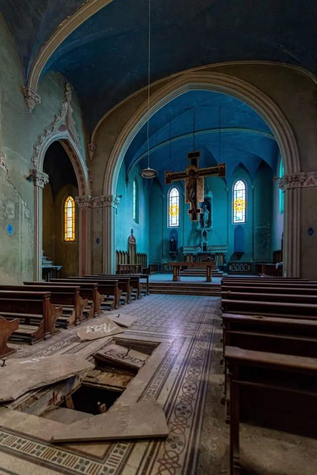 Заброшенная итальянская церковь