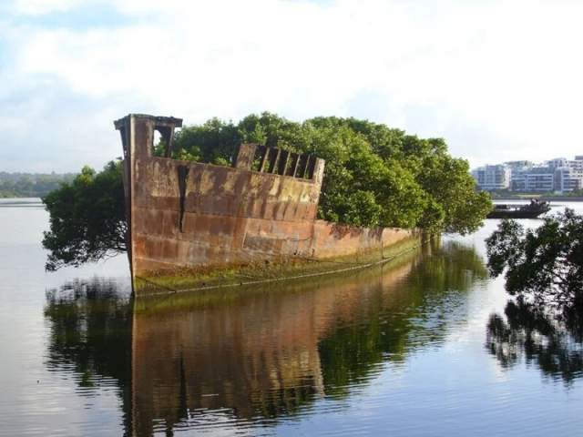 Заброшенный корабль, которому 102 года, в Сиднее, Австралия