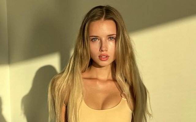 Полина Малиновская - модель и блогер из Белоруссии, которая не стесняется своей красоты