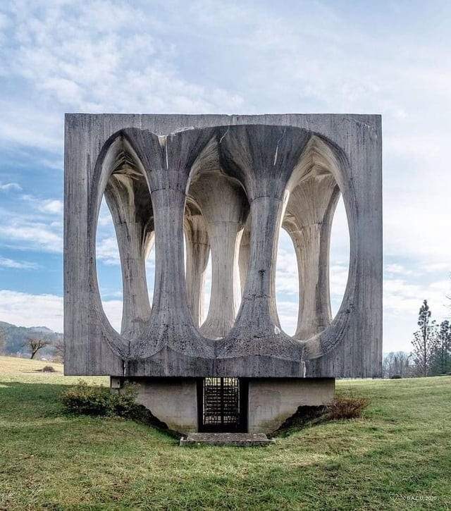 Памятник на холме Свободы в Илирской-Бистрице, Словения