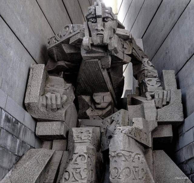 Памятник «1300 лет Болгарии»