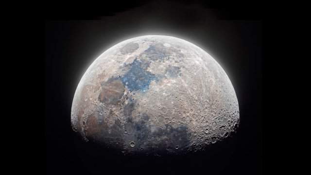 Американский фотограф Эндрю Маккарти соединил 280 тысяч фотографий и сделал четкий снимок Луны