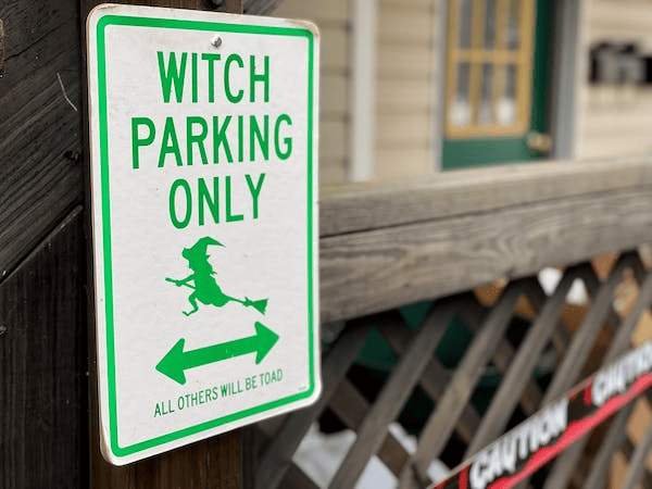 Парковка только для ведьм