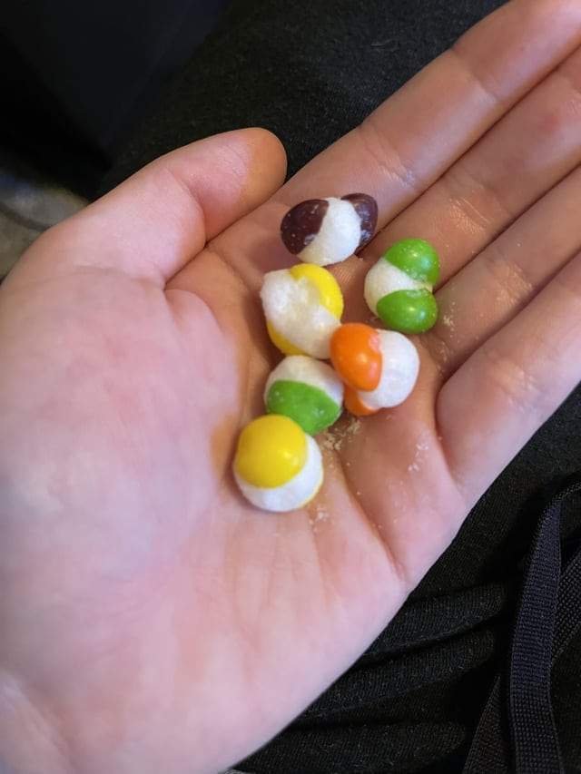 Как будут выглядеть конфеты Skittles, если их заморозить
