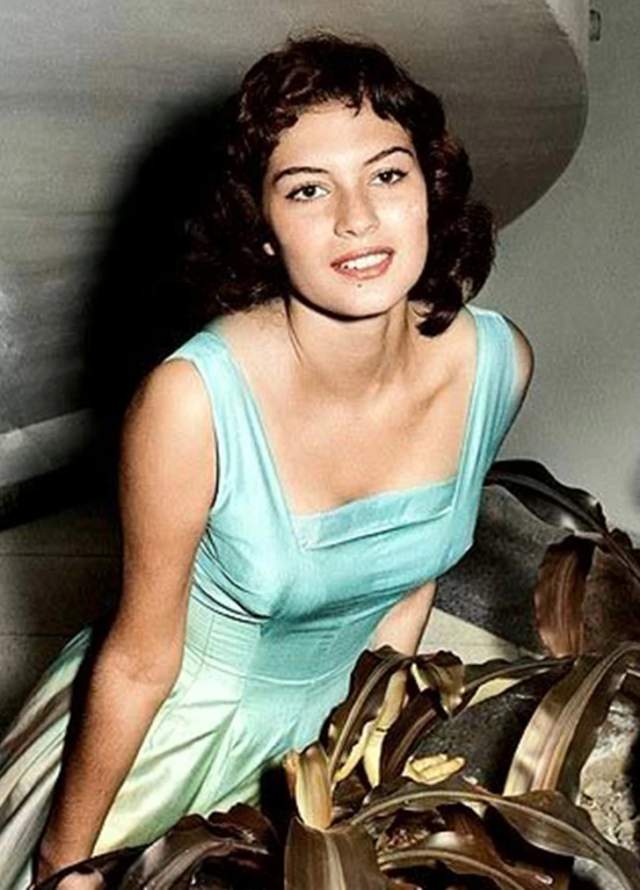 Гладис Сендер (Перу), «Мисс Вселенная — 1957»