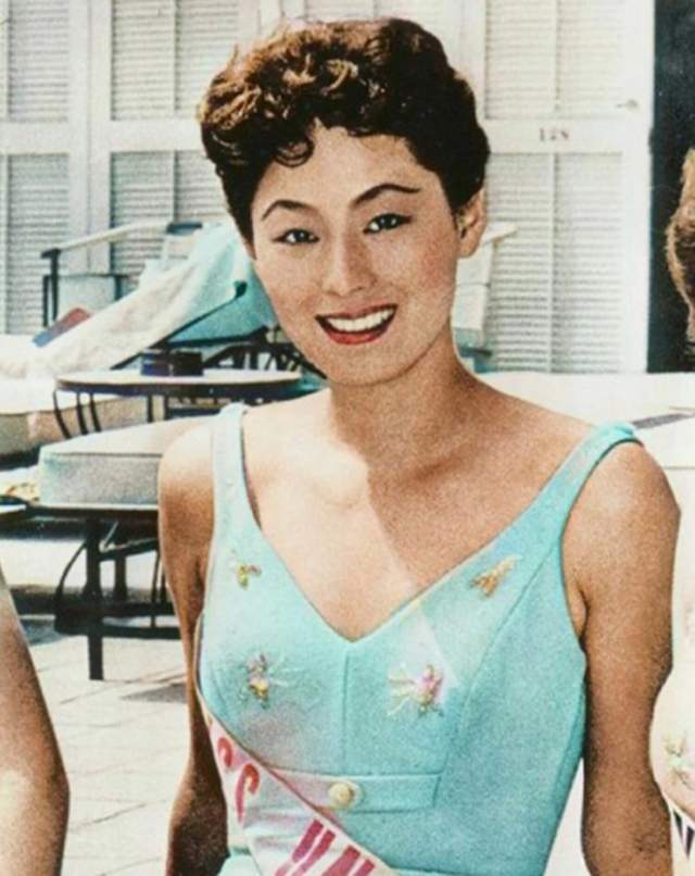 Акико Кодзима (Япония), «Мисс Вселенная — 1959»