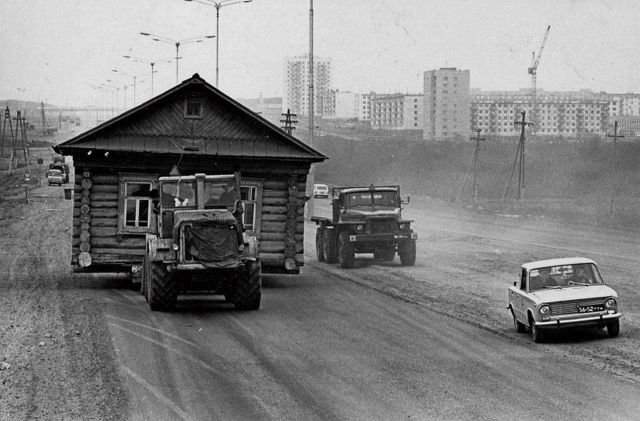 Перевозка дома в Набережных Челнах, 1972 год.