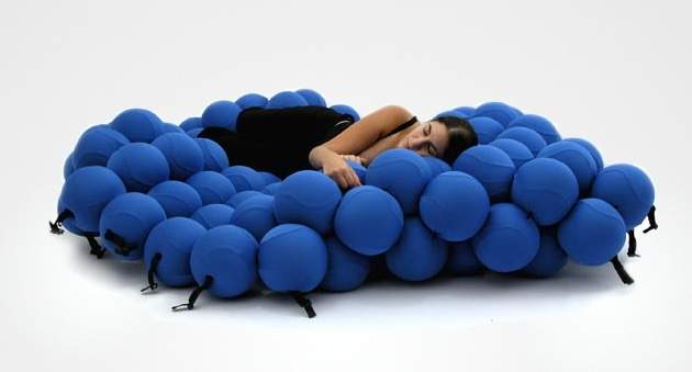 Кровать из шариков