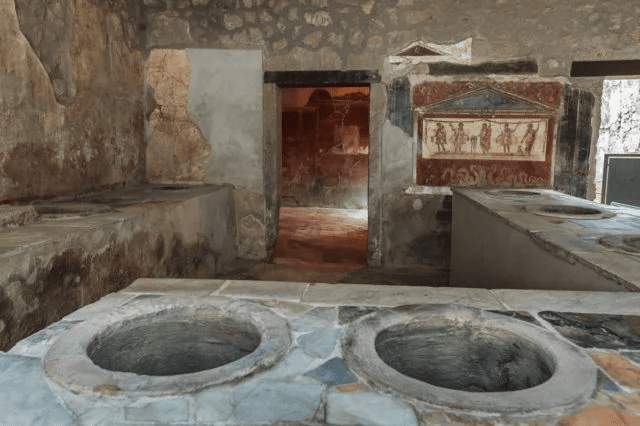 Место для приготовления и раздачи еды в Помпеях, I век нашей эры