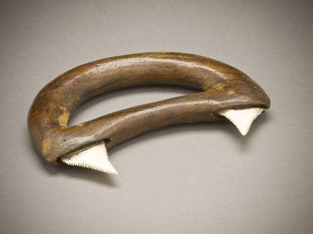 Гавайское ручное оружие из дерева и зубов акулы, приблизительно 1778 год