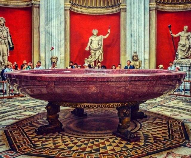 Большая ванна императора Нерона из порфира