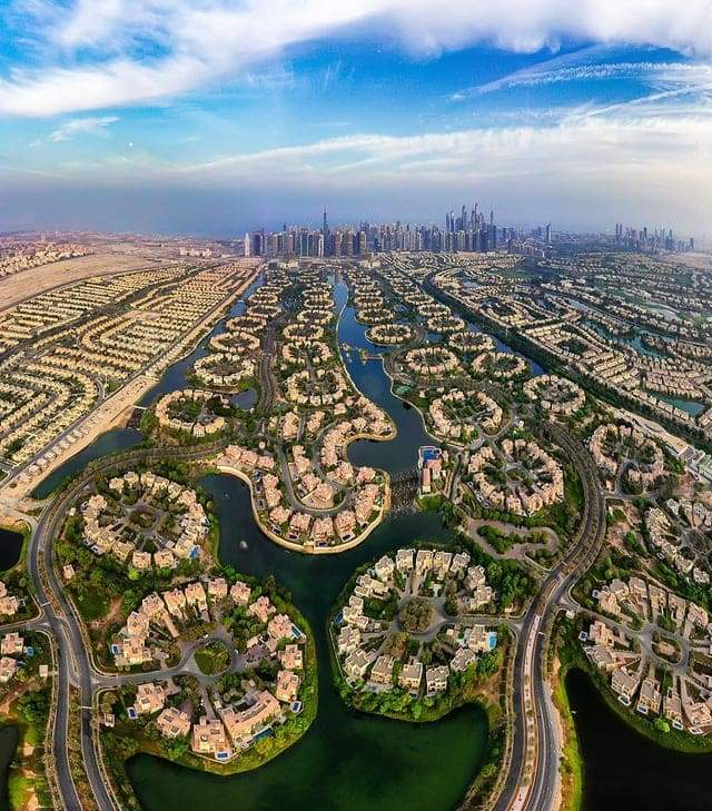 Интересное расположение домов в Дубае
