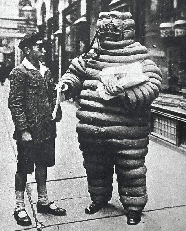 Первый маскот Мишлен, 1898 год