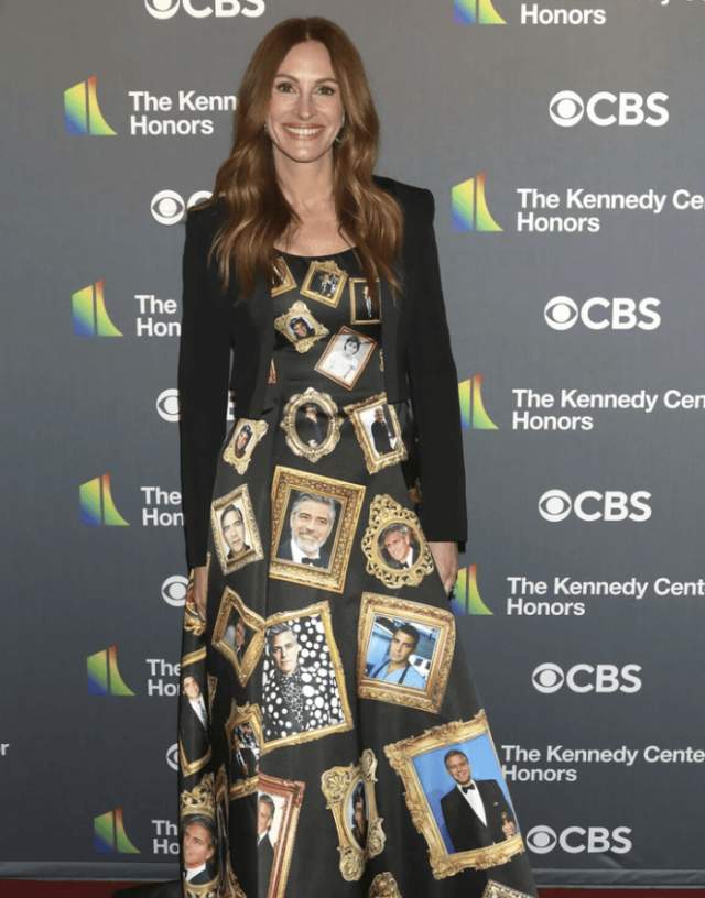 Джулия Робертс предстала в платье с портретами Джорджа Клуни на премии Центра Кеннеди