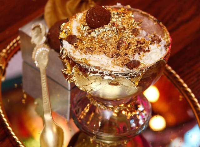 Мороженое «Frrrozen Haute Chocolate» с сусальным золотом — 25 000 долларов