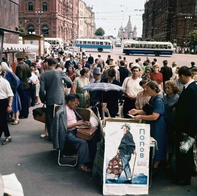 Продажа билетов в цирк. Москва, 1962 год