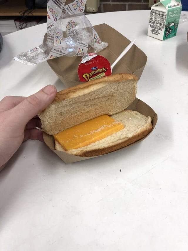 Так, по мнению производителя, выглядит сэндвич с сыром