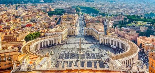 В Ватикане соотношение пап римских на 1 квадратный километр равняется 2,3