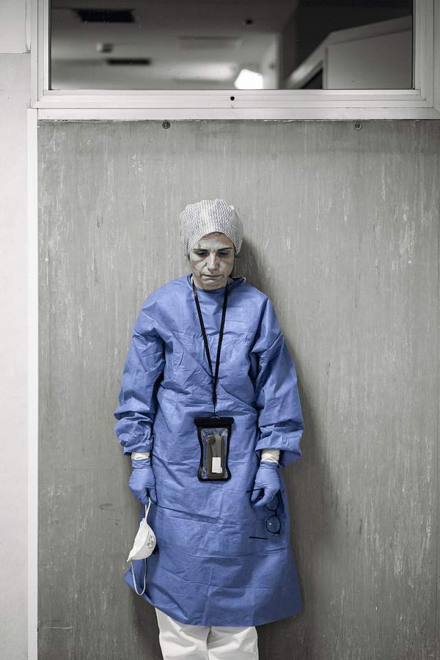 Хирург во время пандемии Covid-19 в больнице Сан-Сальваторе в Пезаро, Италия, 2020 год, 3 место
