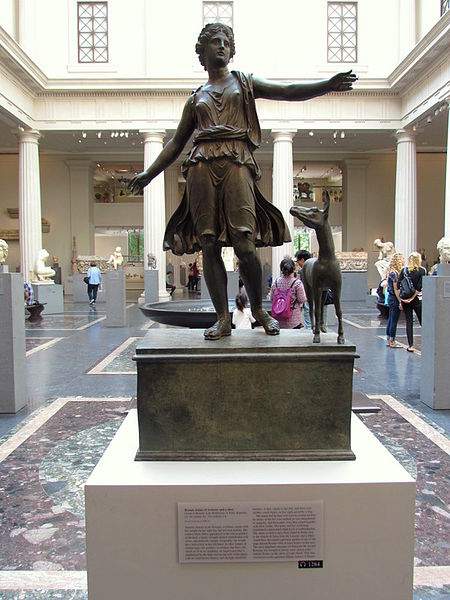 Статуя Артемиды и оленя — 28,600 млн долларов