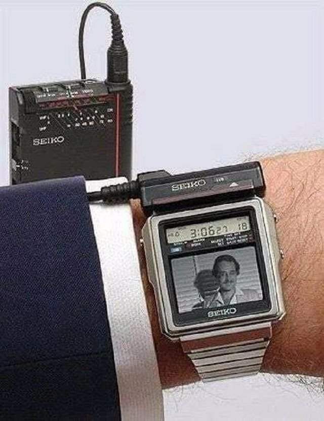 Часы фирмы Seiko с телевизором. Япония, 1982 год.
