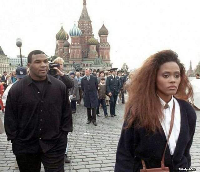 Майк Тайсон с женой Робин Гивенс в Москве, 1987 год.