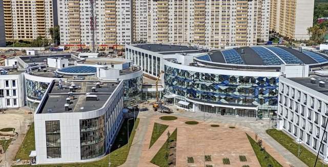 Одну из самых больших школ в России откроют 1 сентября