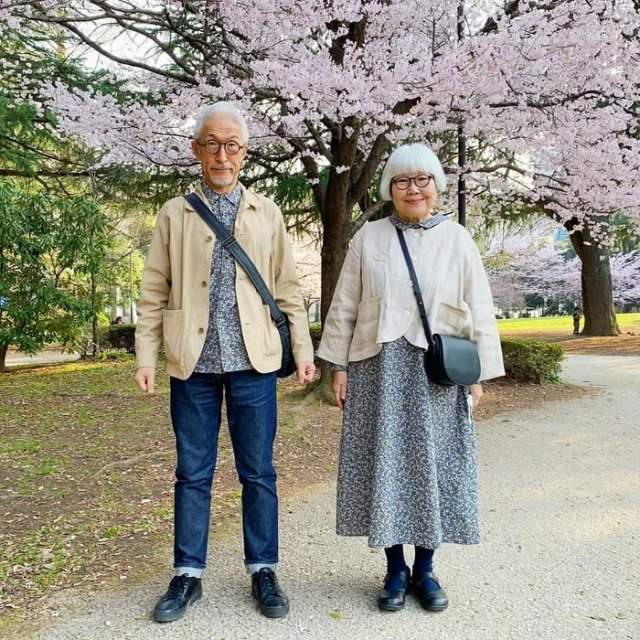 Пара, которая живет 43 года в браке, поделилась модными фото