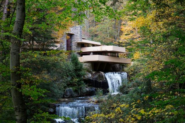 «Дом над водопадом» американского архитектора Фрэнка Ллойда Райта