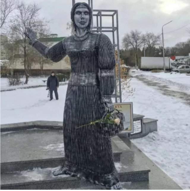 Памятник лыжнику в Пермском крае, который достоин быть &quot;мужем&quot; Аленки из Нововоронежа