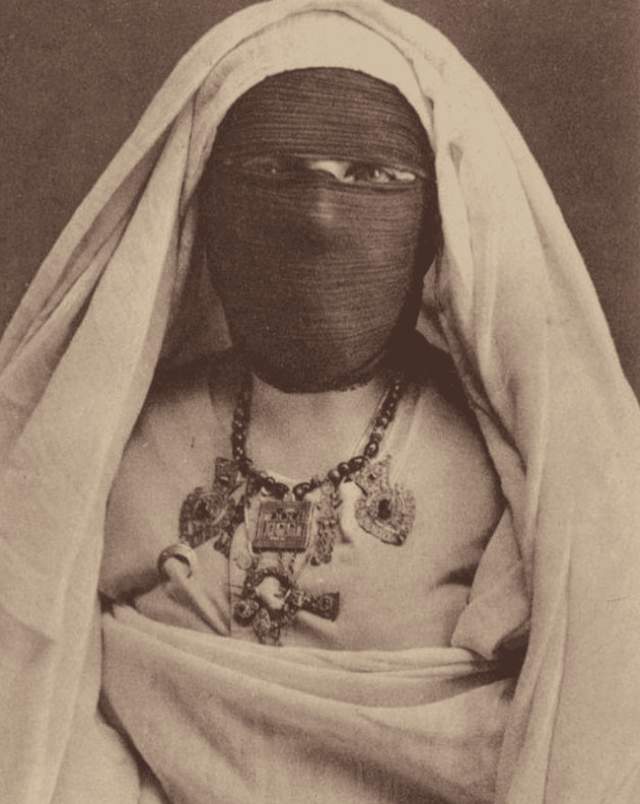 Винтажное фото арабской девушки в хиджабе, 1925 год