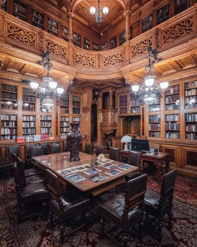 Библиотека во дворце великого князя в Санкт-Петербурге