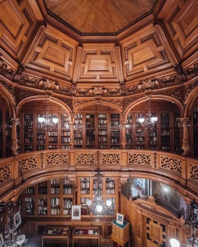 Библиотека во дворце великого князя в Санкт-Петербурге