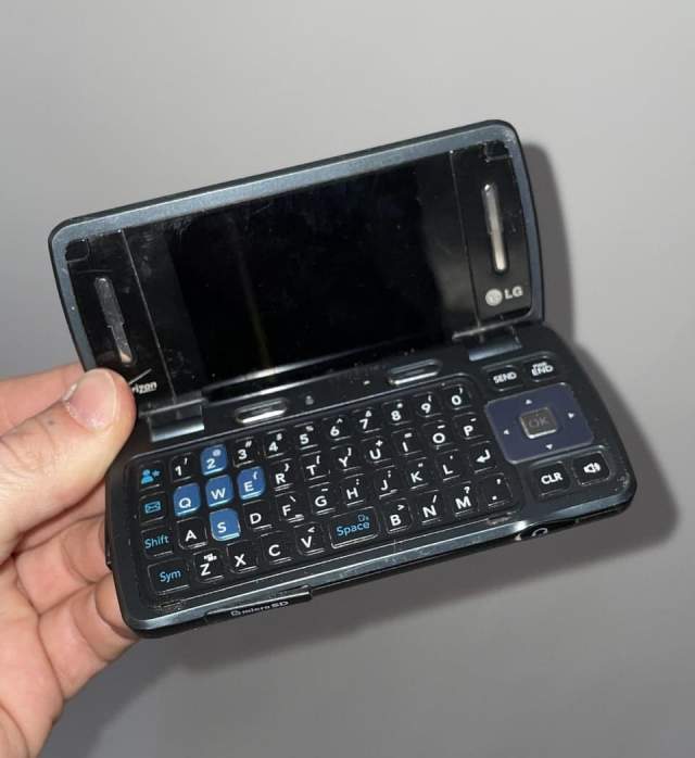 LG EnV 3 — год выпуска: 2009