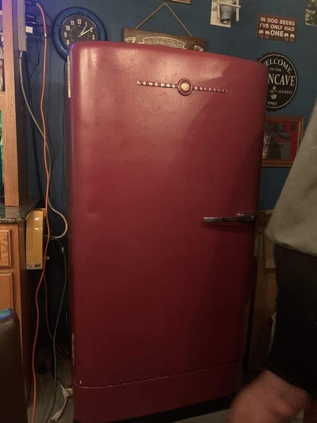«Этот старый холодильник 1944 года, принадлежащий родителям моей подруги, до сих пор работает»