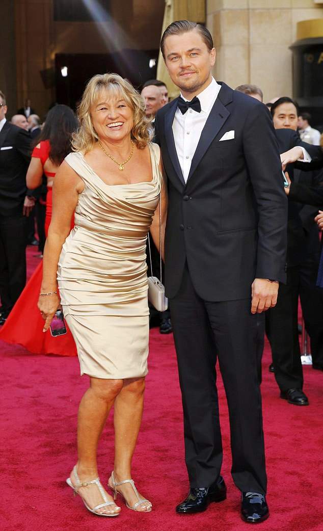 Леонардо Ди Каприо с мамой Ирмелин на вручении «Оскара» в 2014 году
