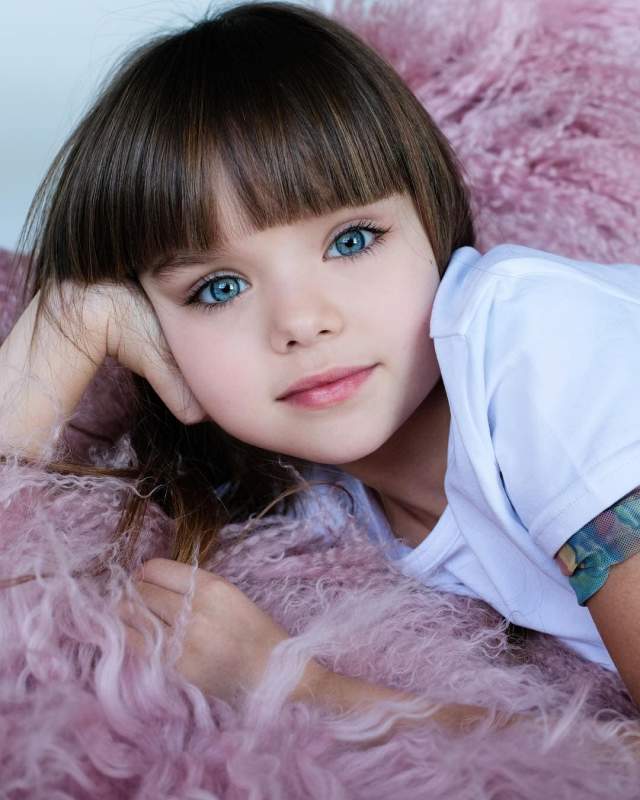 В 2017 году британское издание Daily Mail назвало Настю Князеву самым красивым в мире ребёнком.