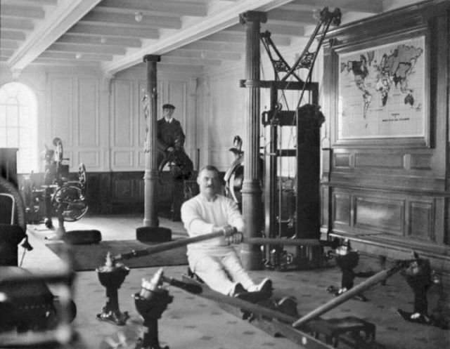 Тренажерный зал на борту Титаника, 1912 год.